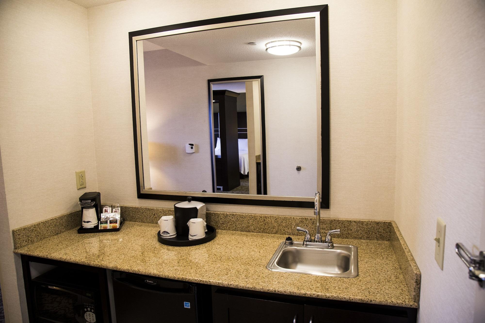 Hampton Inn & Suites Sharon West Middlesex Extérieur photo