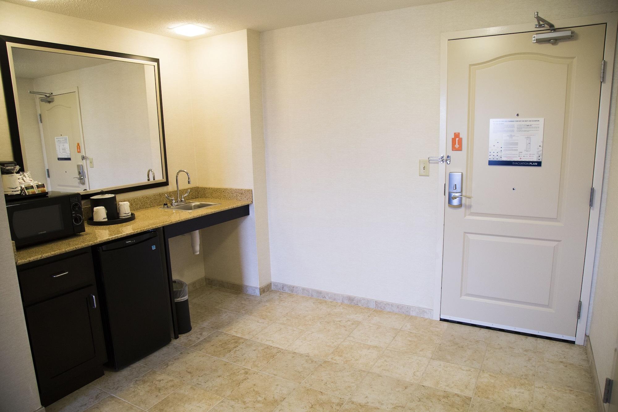 Hampton Inn & Suites Sharon West Middlesex Extérieur photo