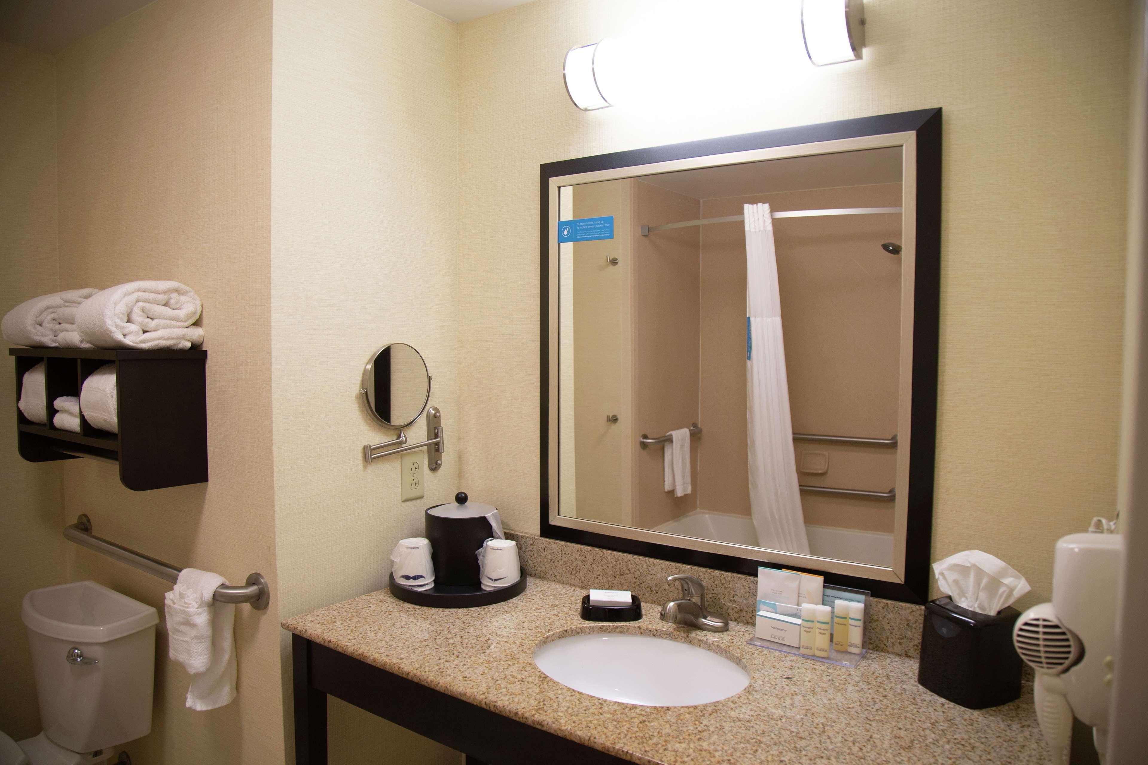 Hampton Inn & Suites Sharon West Middlesex Extérieur photo
