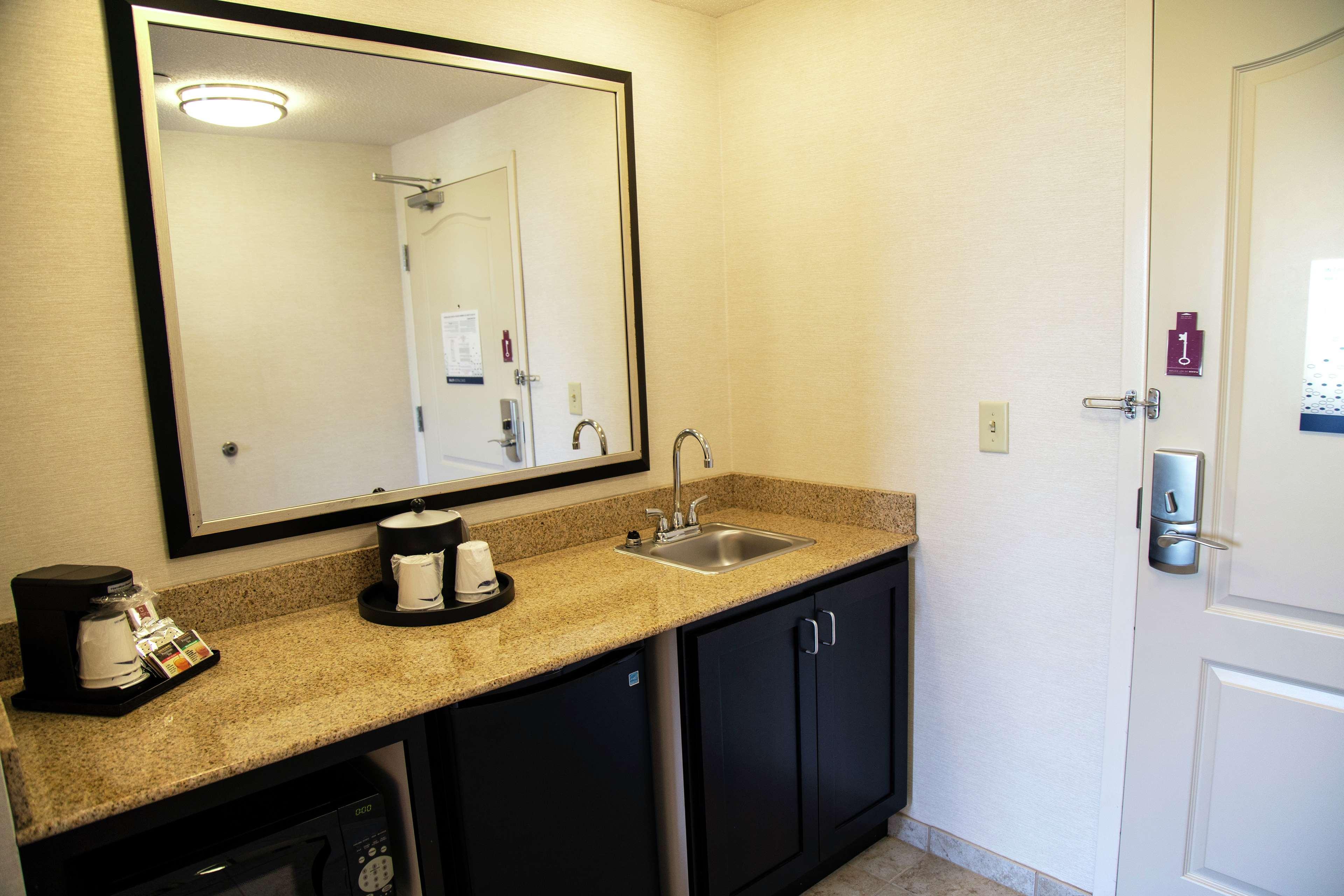 Hampton Inn & Suites Sharon West Middlesex Extérieur photo