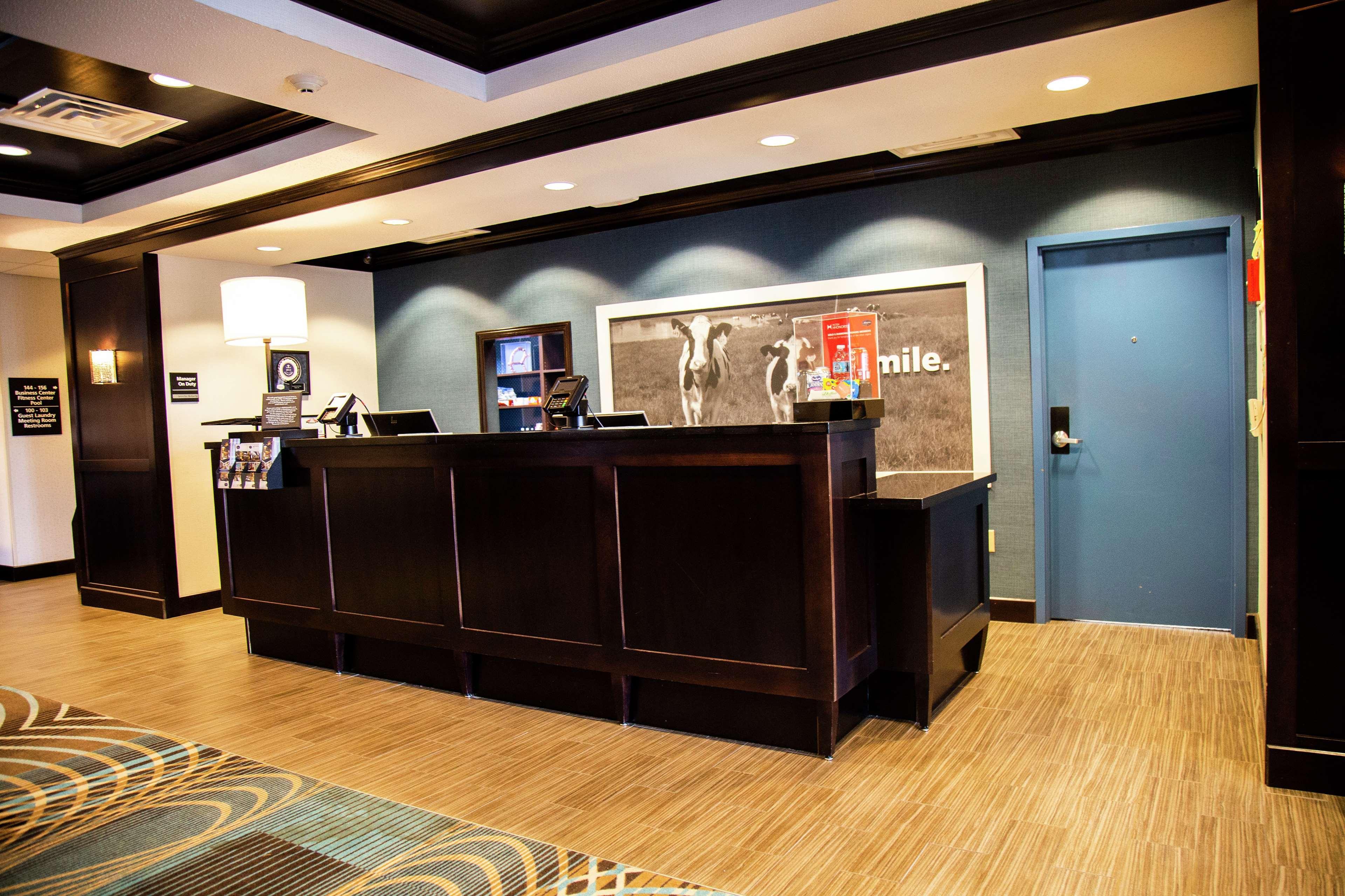Hampton Inn & Suites Sharon West Middlesex Extérieur photo