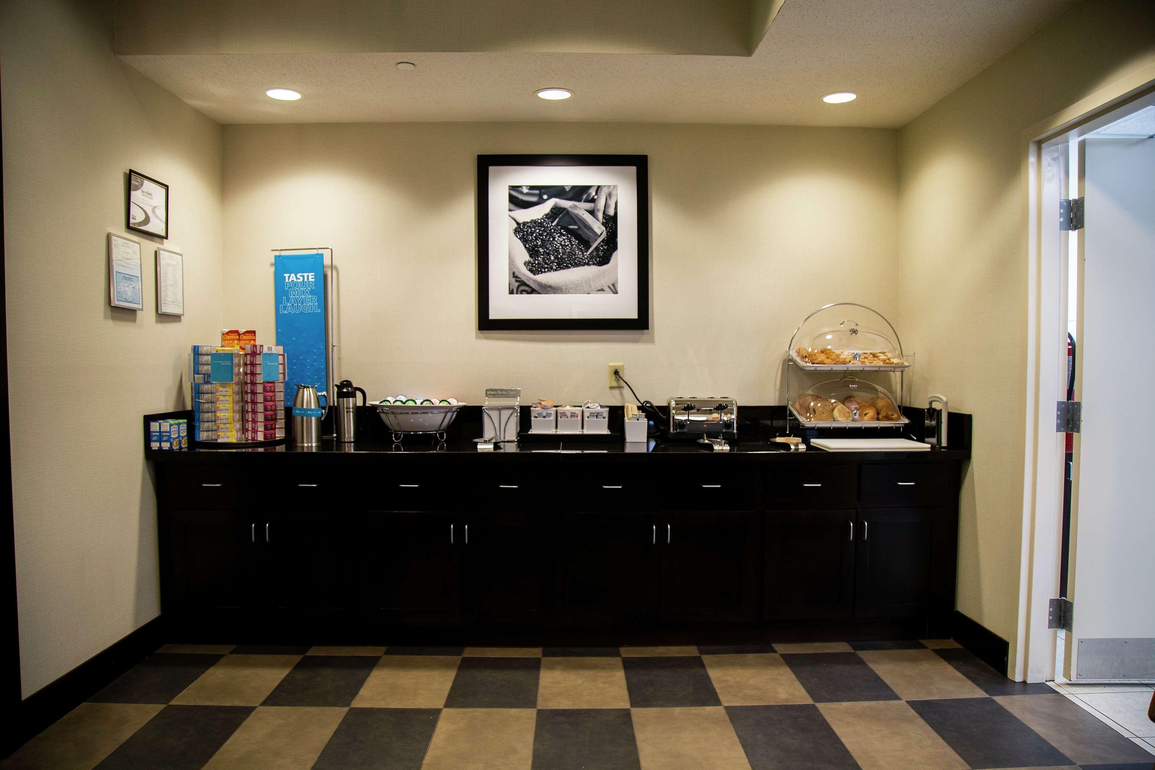 Hampton Inn & Suites Sharon West Middlesex Extérieur photo