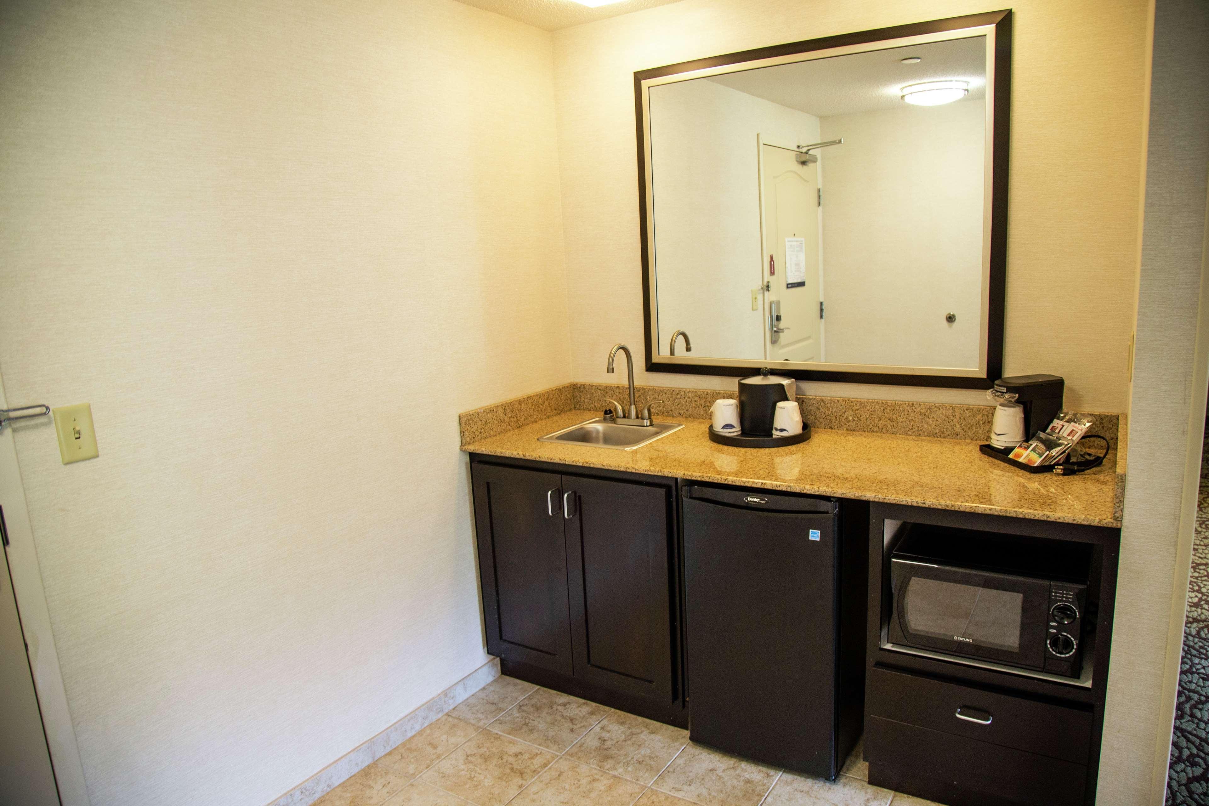 Hampton Inn & Suites Sharon West Middlesex Extérieur photo